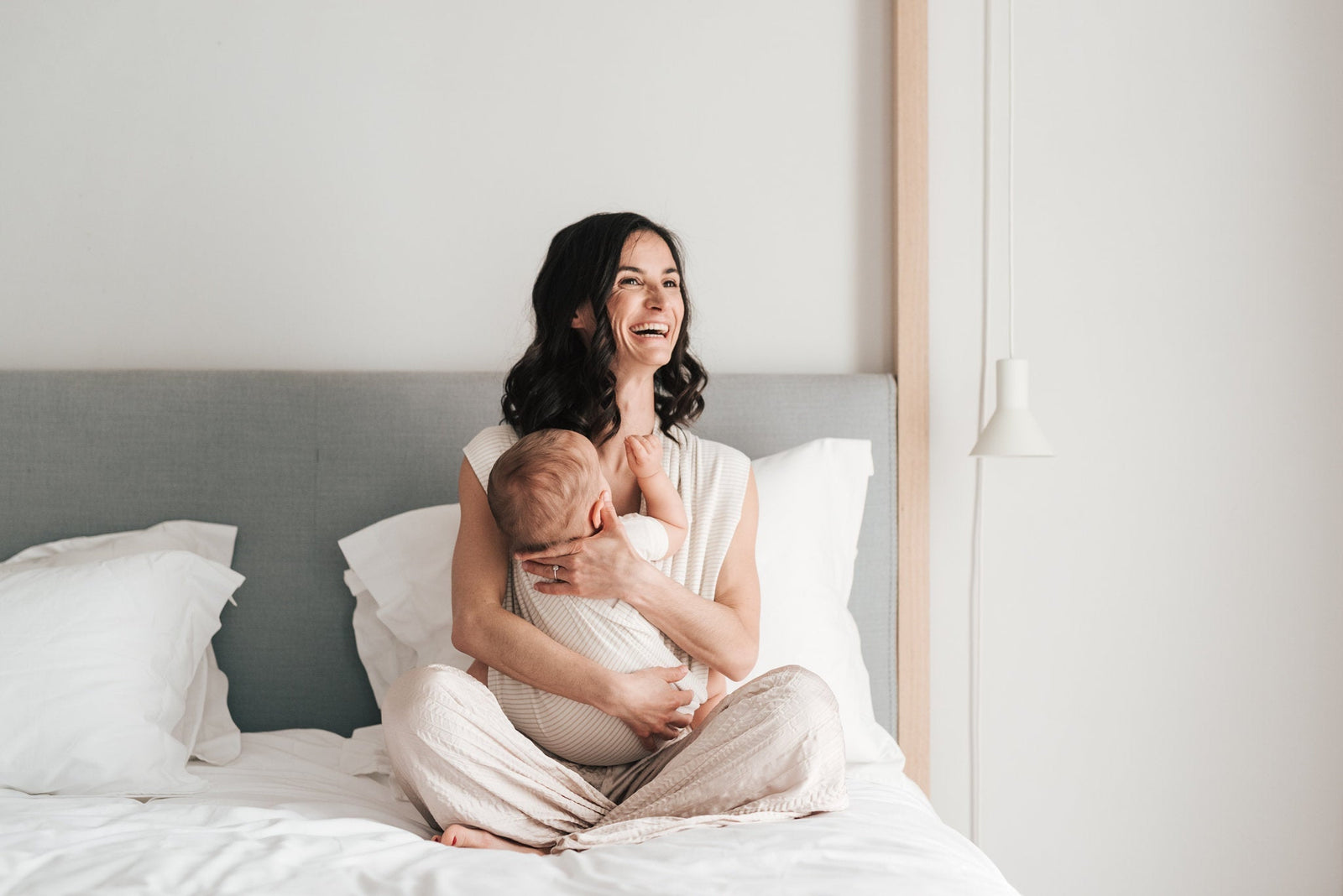 Préparer un accouchement naturel : le rôle clé de la sophrologie, du yoga et de l’acupuncture